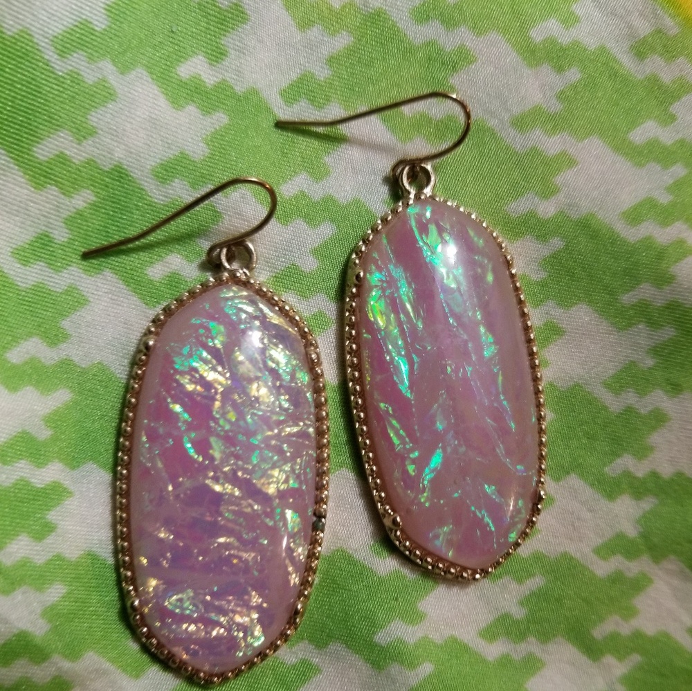 💚💛 Gorgeous synthetic opal earrings 💛💚